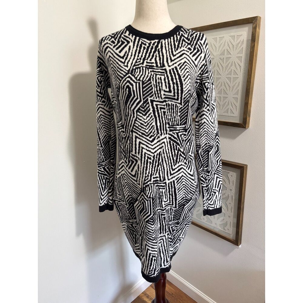 Forever 21 Black White Geometric Sweater Dress Long Sleeve Knit M Artsy Edgy